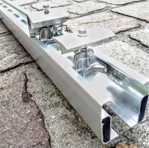 2.4m Aluminium Montageprofil für Solarmodule - C-Schiene mit Modulklemmen